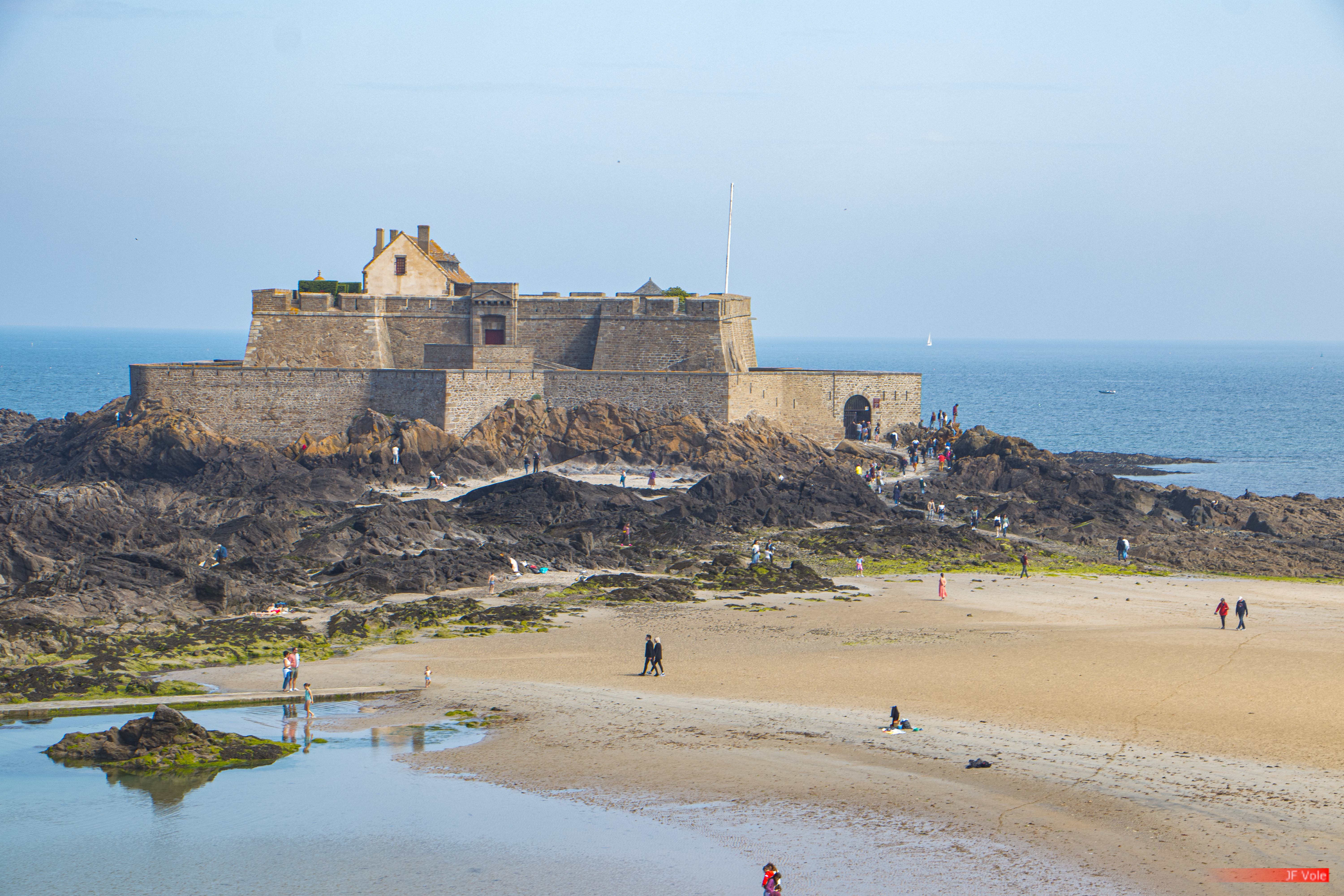 Beach - Bretagne (région administrative) - Brittany (administrative region) - Country - Côte d'Émeraude - English Channel - France - Geography - Géographie - Géologie - Géomorphologie - Il-ha-Gwilen - Ille-et-Vilaine - Landform - Littoral - Manche (mer) - Mer - Modelé - Océan Atlantique - Pays - Plage - Rannvro Breizh - Saint-Malo - Sant-Maloù - Science - Étendue d'eau - Saint-Malo Bretagne (région administrative) France